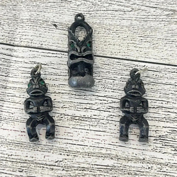 Vintage VTG Lot Of 3 Inca Charms / Pendants Rhinestone Green Eyes Black Metal - Picture 1 of 6